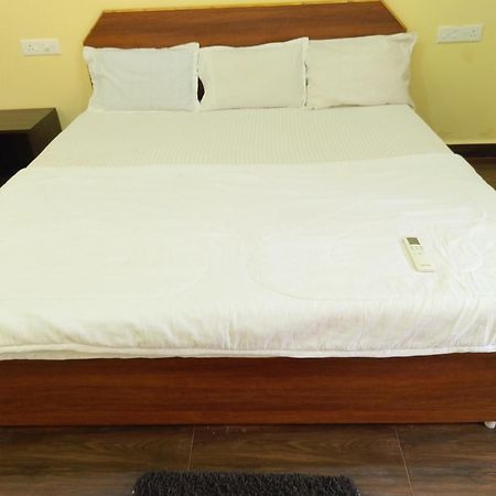 One Love Guest House Morjim Exterior photo