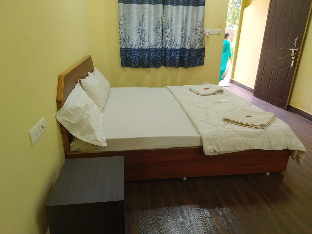 One Love Guest House Morjim Exterior photo