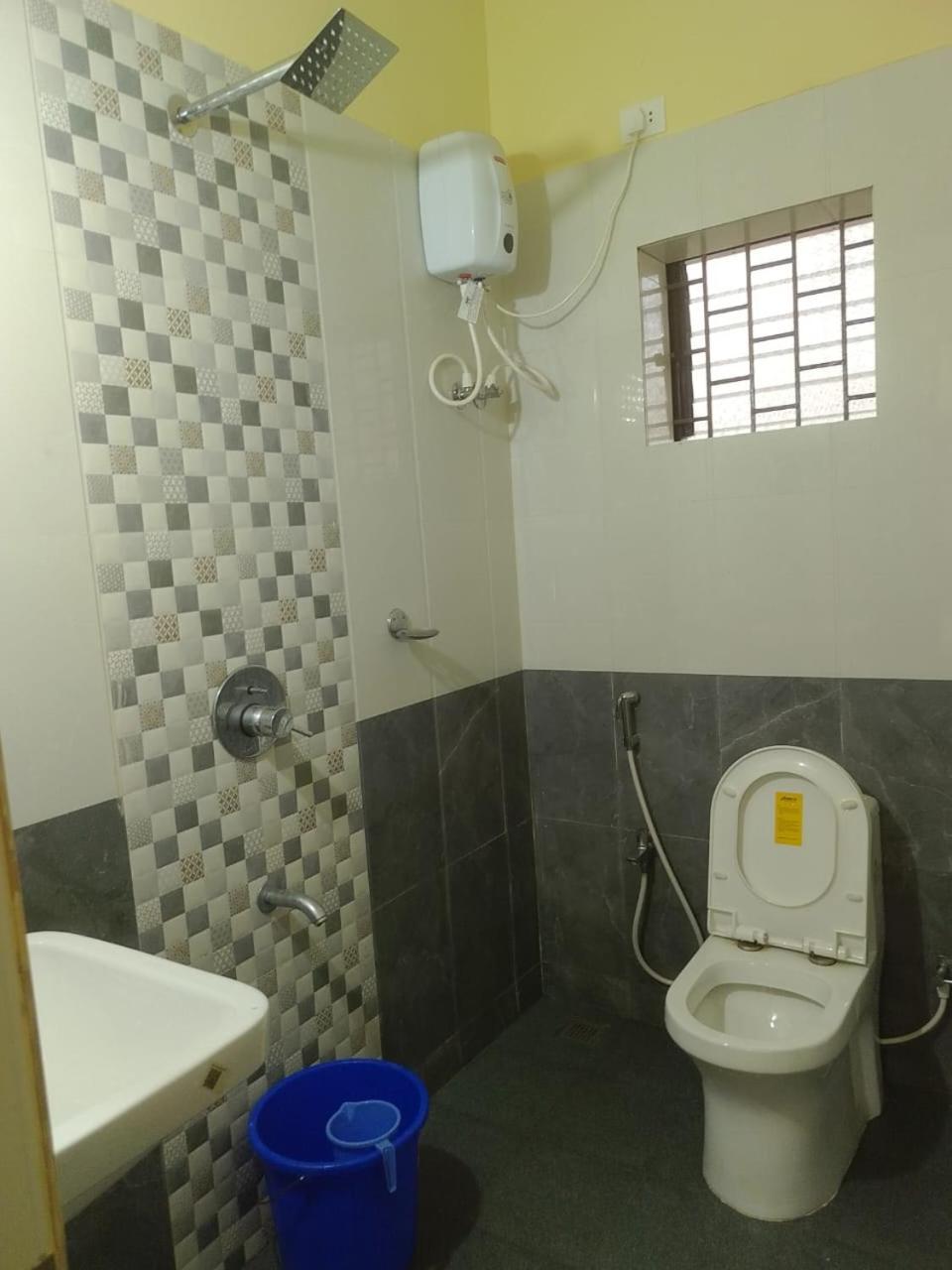 One Love Guest House Morjim Exterior photo