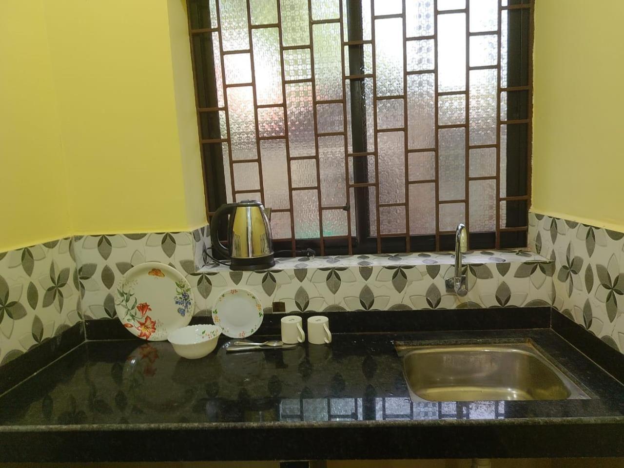 One Love Guest House Morjim Exterior photo