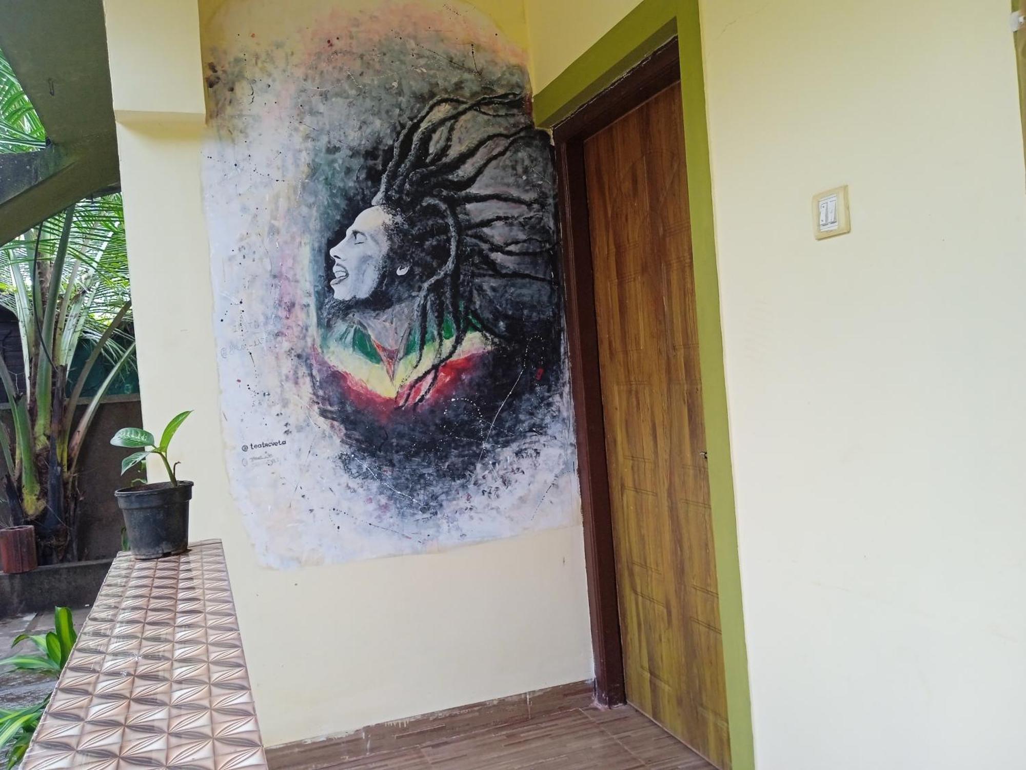 One Love Guest House Morjim Exterior photo