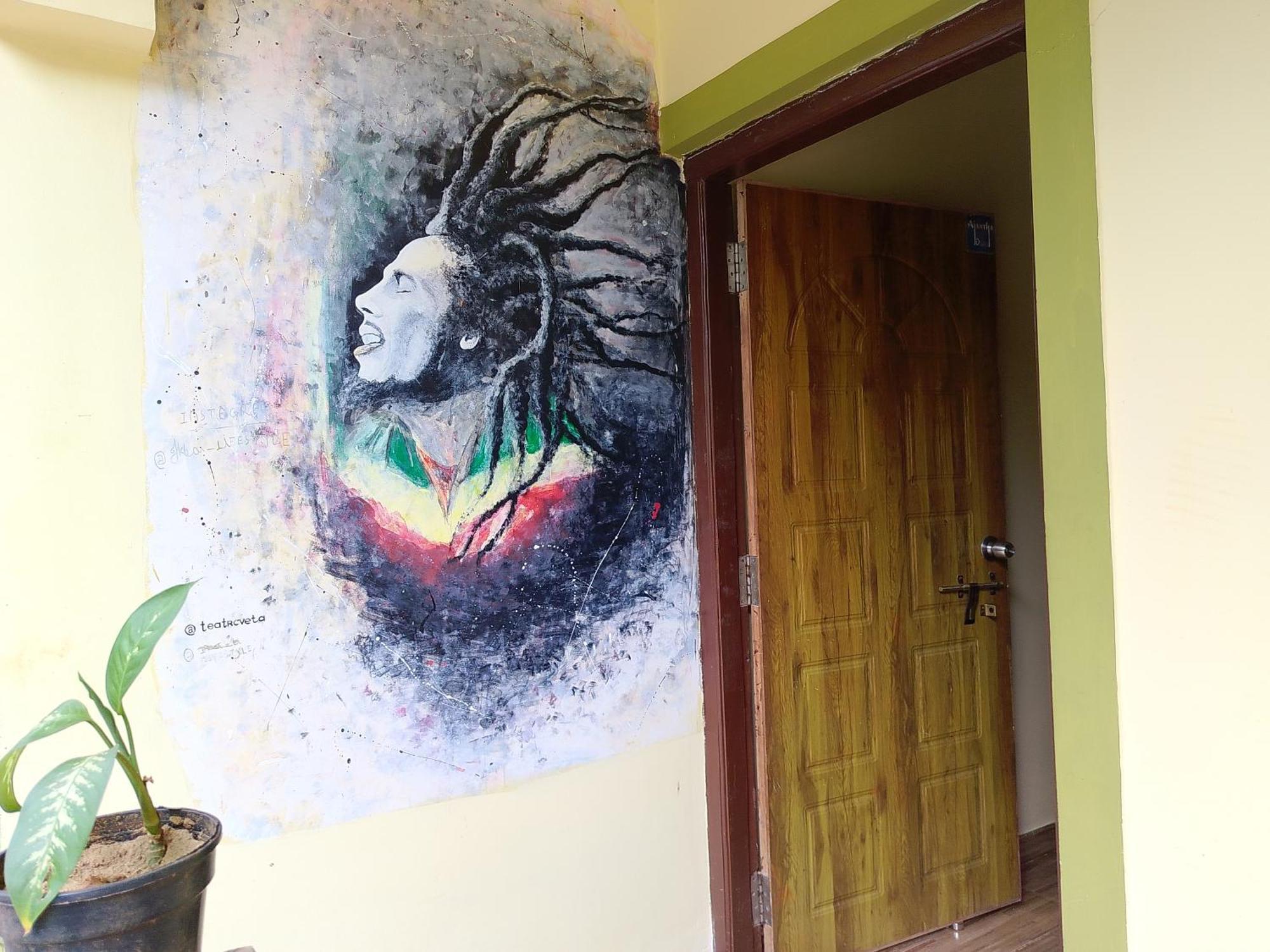 One Love Guest House Morjim Exterior photo