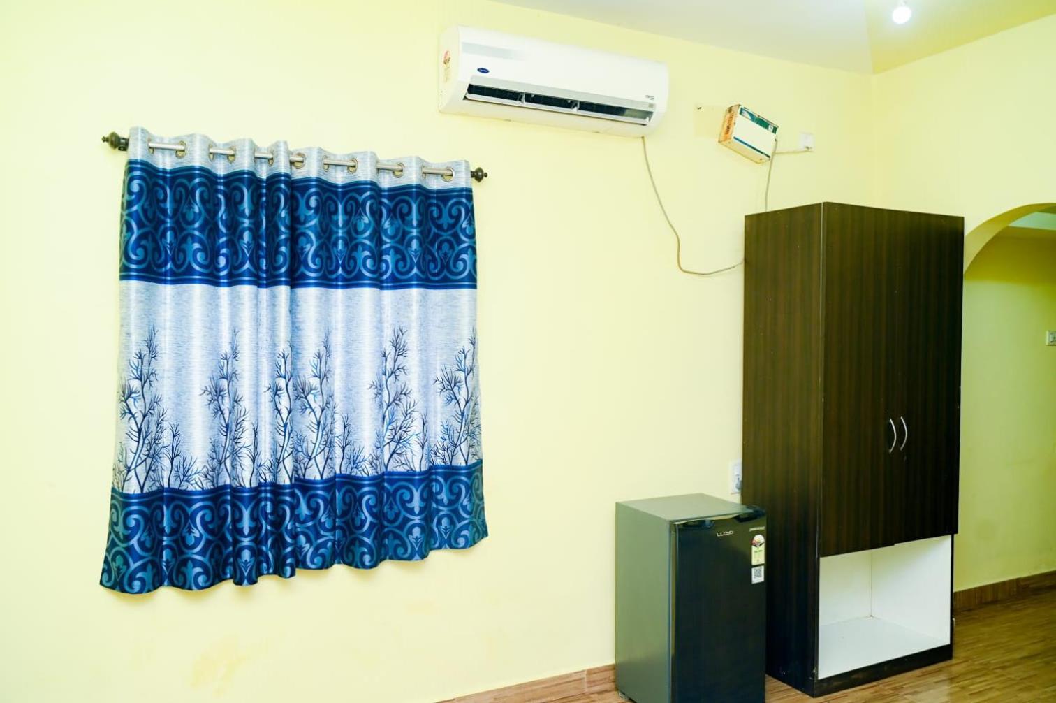 One Love Guest House Morjim Exterior photo