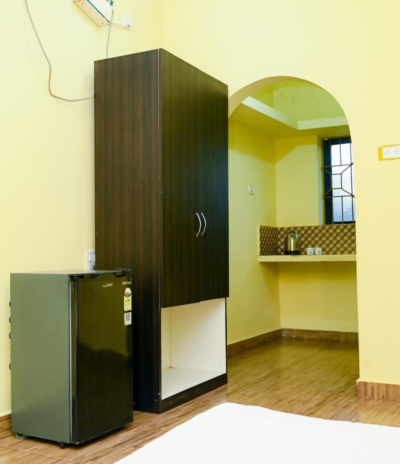 One Love Guest House Morjim Exterior photo