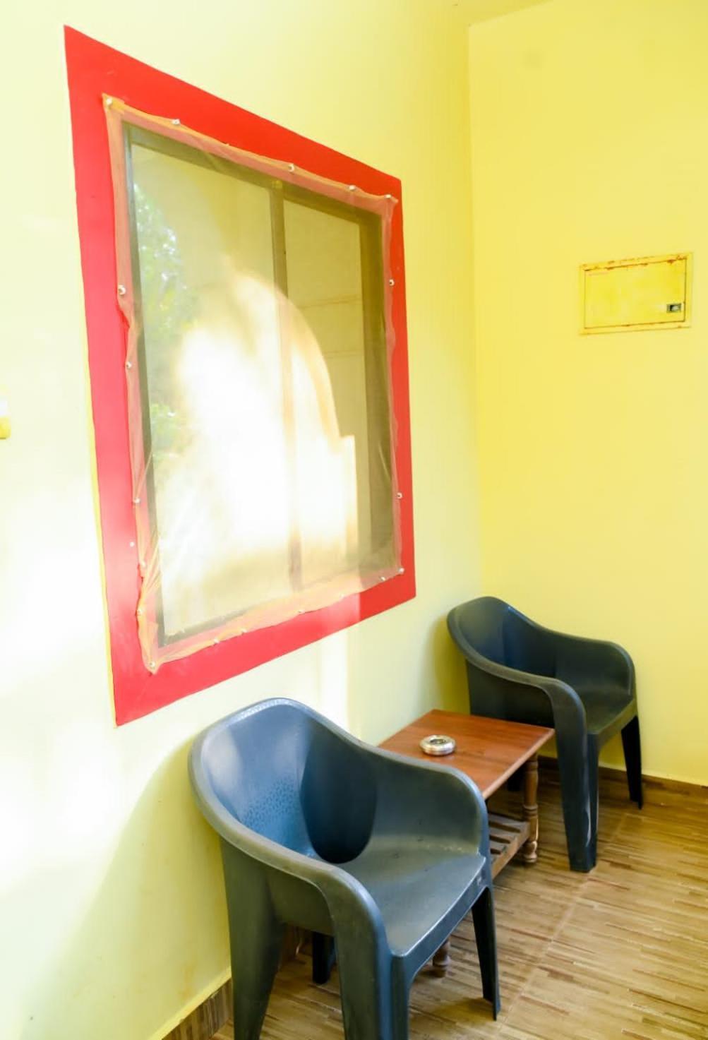 One Love Guest House Morjim Exterior photo