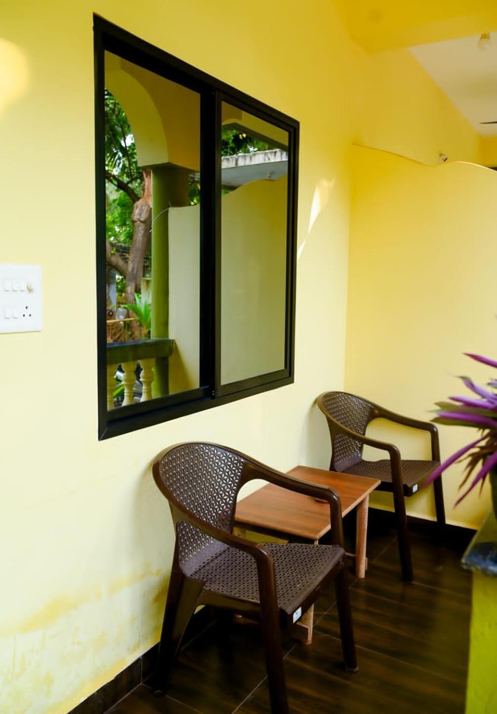 One Love Guest House Morjim Exterior photo